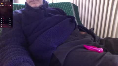 Bi sexy guy lovense hush is on private is open or password show tip if you like. online show from 01.02.25