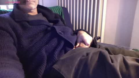 Bi sexy guy lovense hush is on private is open or password show tip if you like. online show from 01.20.25