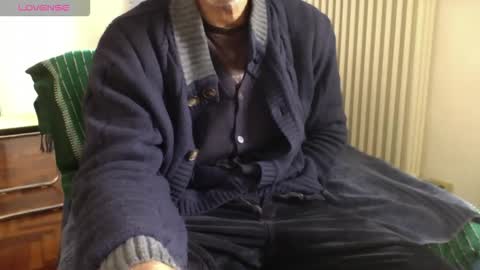 Bi sexy guy lovense hush is on private is open or password show tip if you like. online show from 11.19.25