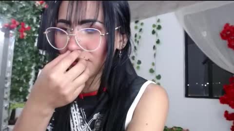 Snapshot of myomi_nix chatting on 10.22.25 myomi online show from 10.22.25