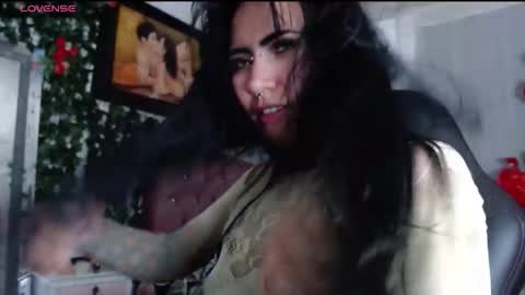 Snapshot of myomi_nix chatting on 10.23.25 myomi online show from 10.23.25