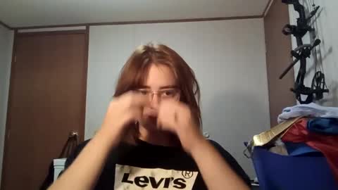 Annie Archer online show from 11.04.25