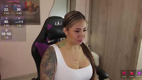 Snapshot of mysaris3 chatting on 10.27.25 S A R A online show from 10.27.25