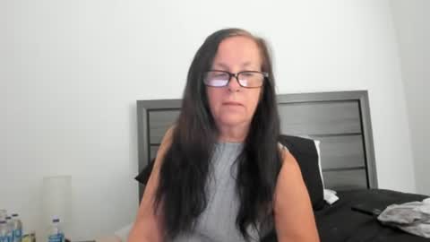 mysteriouspeachgoddess online show from 09.14.25