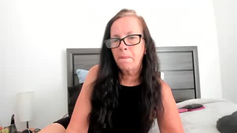 mysteriouspeachgoddess online show from 09.17.25