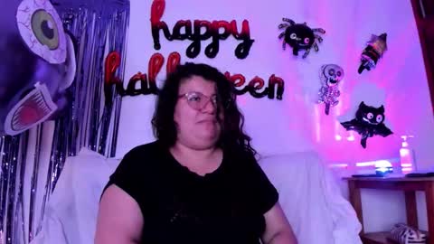 Snapshot of mystery_psique chatting on 10.29.25 mystery_psique online show from 10.29.25