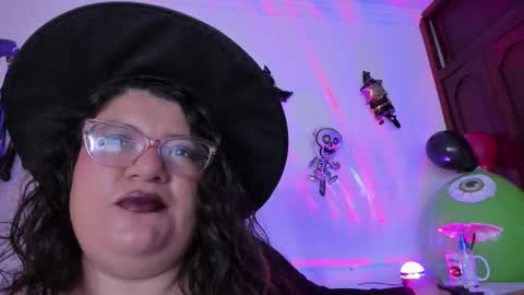 Snapshot of mystery_psique chatting on 10.31.25 mystery_psique online show from 10.31.25