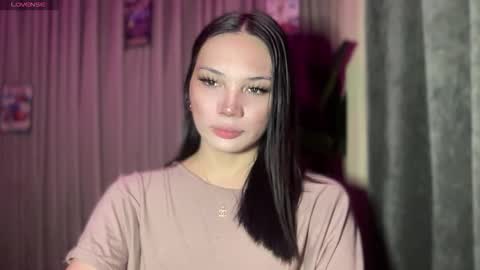 UR GIRL NEXTDOOR online show from 03.03.26