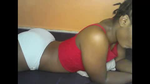 Snapshot of mystic_linna chatting on 05.16.26 mystic_linna online show from 05.16.26