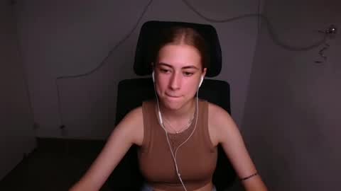 Snapshot of mysticemeli chatting on 09.10.25 Emelie online show from 09.10.25