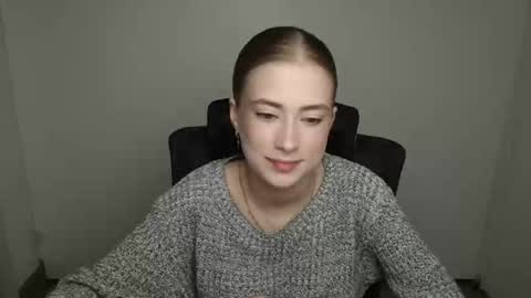 Snapshot of mysticemeli chatting on 09.22.25 Emelie online show from 09.22.25