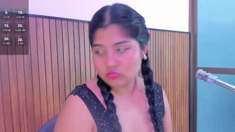 Snapshot of mysticlatina chatting on 10.01.25 mysti online show from 10.01.25