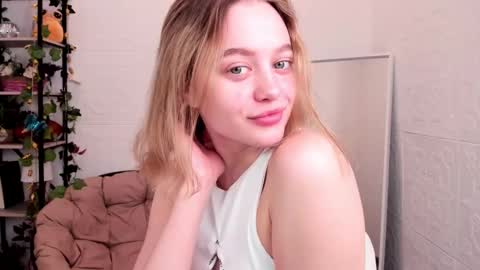 Snapshot of n0_nude chatting on 12.14.24 Eva online show from 12.14.24