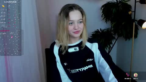 Snapshot of n0_nude chatting on 01.18.25 Eva online show from 01.18.25
