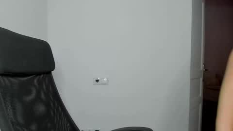 Snapshot of n0names chatting on 10.06.25 Eva online show from 10.06.25