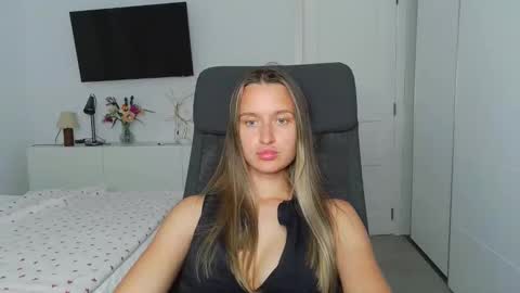 Snapshot of n0names chatting on 10.28.25 Eva online show from 10.28.25