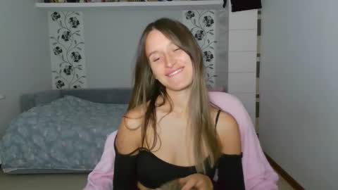 Snapshot of n0names chatting on 11.05.25 Eva online show from 11.05.25