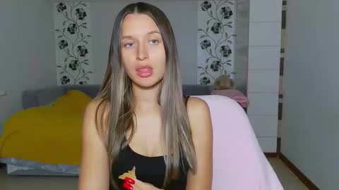 Snapshot of n0names chatting on 11.09.25 Eva online show from 11.09.25