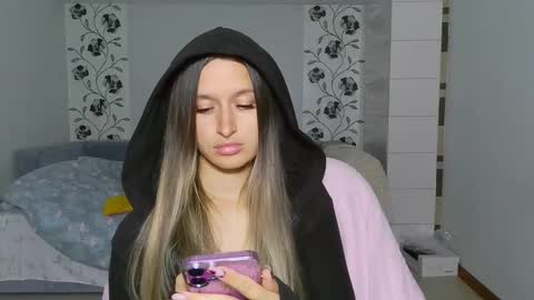 Snapshot of n0names chatting on 11.15.25 Eva online show from 11.15.25