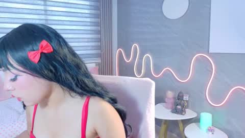 Snapshot of naaomi_cute chatting on 10.18.25 naaomi_cute online show from 10.18.25