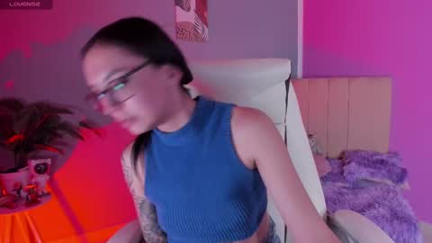 Snapshot of naath_ chatting on 11.18.25 anny online show from 11.18.25