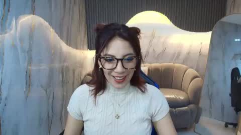 Snapshot of nadia_r_ chatting on 06.19.26 Nadia online show from 06.19.26