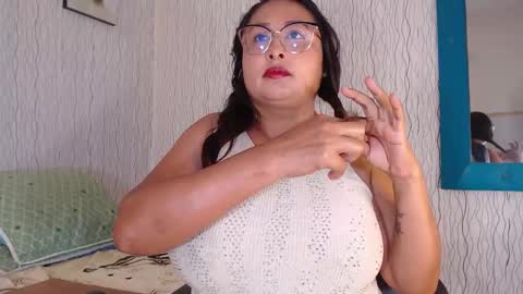 Nadia online show from 11.05.25