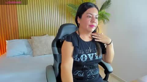 Snapshot of nahia_13 chatting on 11.04.25 N A H I A online show from 11.04.25