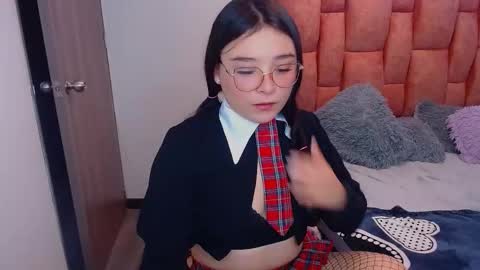 nahia cute     only   online show from 02.25.26