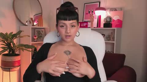 Nahia INDEPENDENT MODEL P online show from 11.29.25