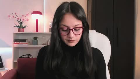 Nahia INDEPENDENT MODEL P online show from 04.16.26