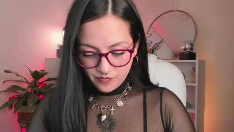 Nahia INDEPENDENT MODEL P online show from 07.06.26
