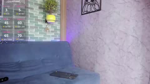 Snapshot of nahlaghaada chatting on 10.24.25 Nahla online show from 10.24.25