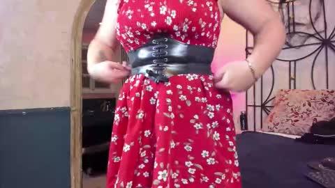 Snapshot of nahomi_sweett chatting on 10.30.25 Nahomi online show from 10.30.25