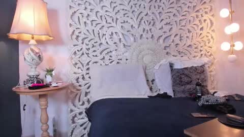 Nahomi  online show from 02.18.26