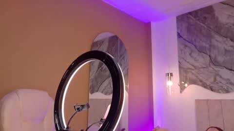 Snapshot of nahomiross chatting on 02.13.26 NahomiRoss online show from 02.13.26