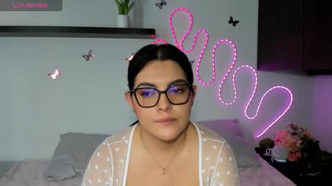 Snapshot of nahomirosse chatting on 10.20.25 SHELBY online show from 10.20.25