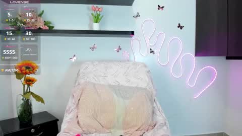 Snapshot of nahomirosse chatting on 10.23.25 SHELBY online show from 10.23.25