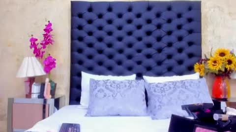 Nahomi  online show from 10.03.25