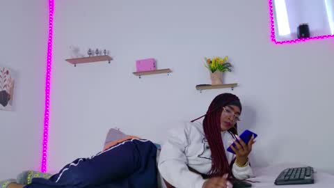 nahomy_james25 online show from 02.01.25