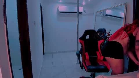 Snapshot of nahomy_ryans chatting on 10.06.25 Nahomy online show from 10.06.25