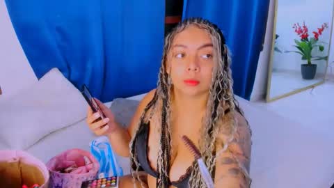 Snapshot of nahomy_ryans chatting on 10.17.25 Nahomy online show from 10.17.25