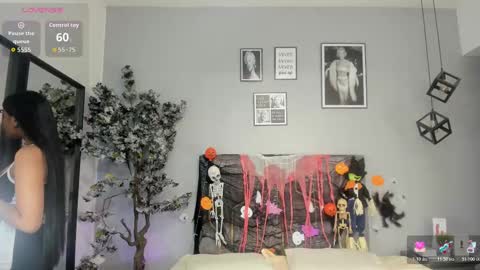 nahomycarterr online show from 10.29.25