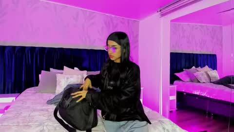 Nahomy  online show from 12.23.25