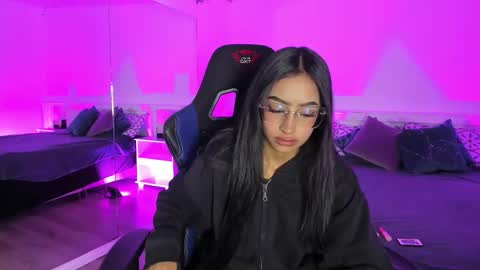 Nahomy  online show from 01.10.26