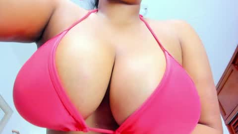 Nahomy online show from 04.14.26