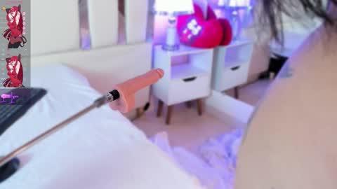 Snapshot of nahomyroberts chatting on 10.16.25 Nahomy Roberts online show from 10.16.25