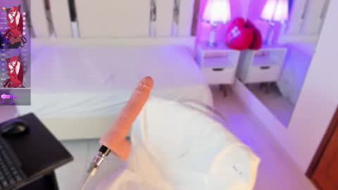 Snapshot of nahomyroberts chatting on 10.25.25 Nahomy Roberts online show from 10.25.25