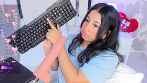 Snapshot of nahomyroberts chatting on 11.12.25 Nahomy Roberts online show from 11.12.25