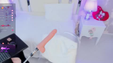 Snapshot of nahomyroberts chatting on 11.15.25 Nahomy Roberts online show from 11.15.25